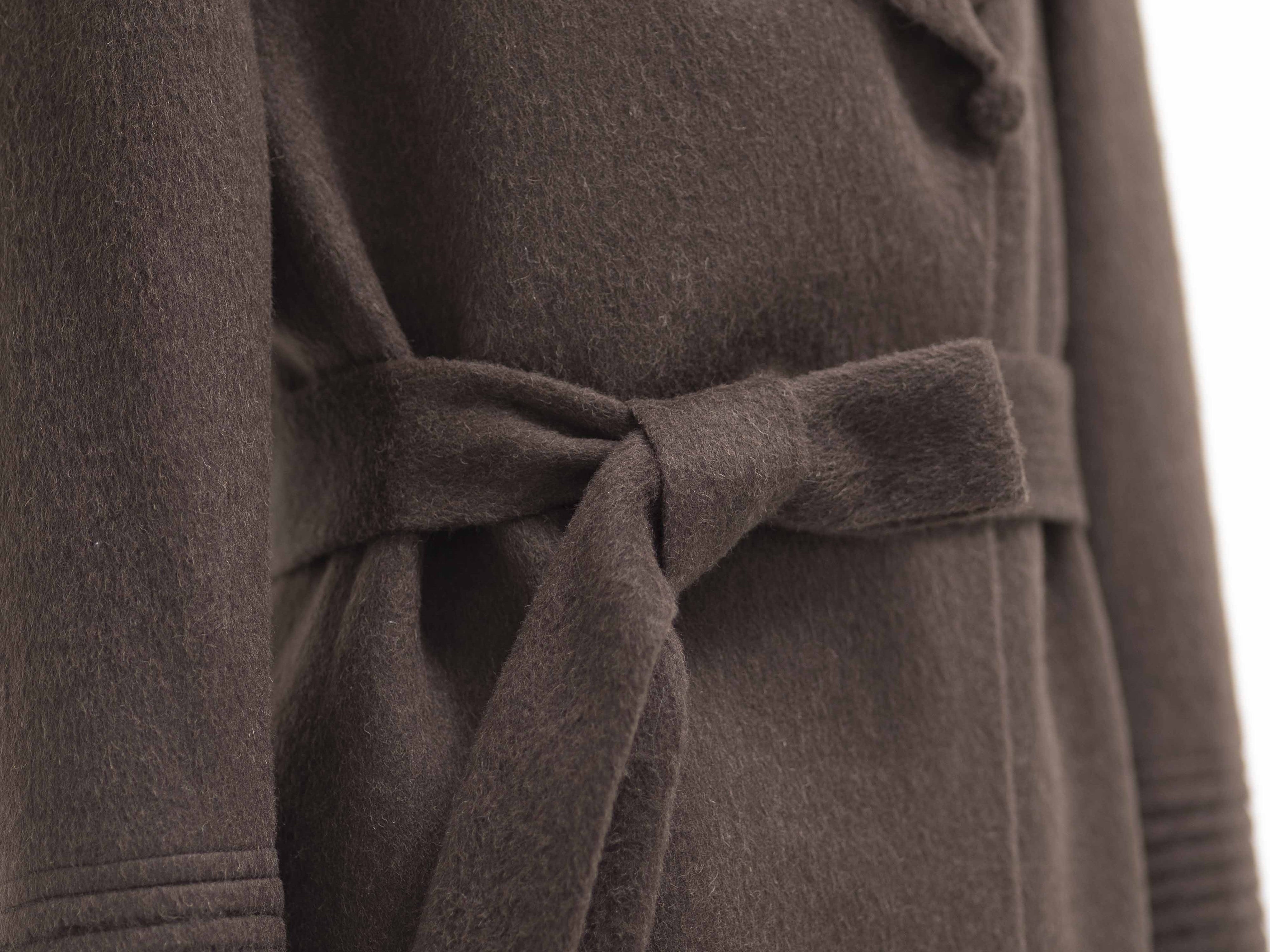 HOW TO TIE YOUR COAT