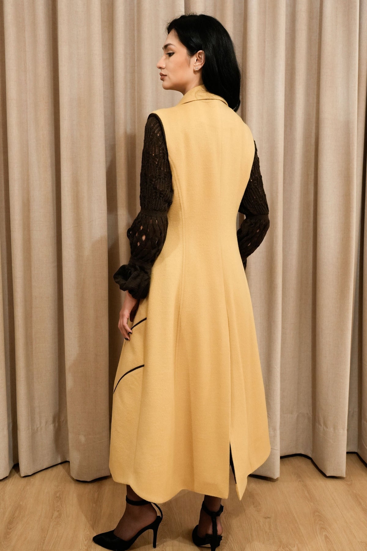 Baby Alpaca Sleeveless Coat | Fetnah