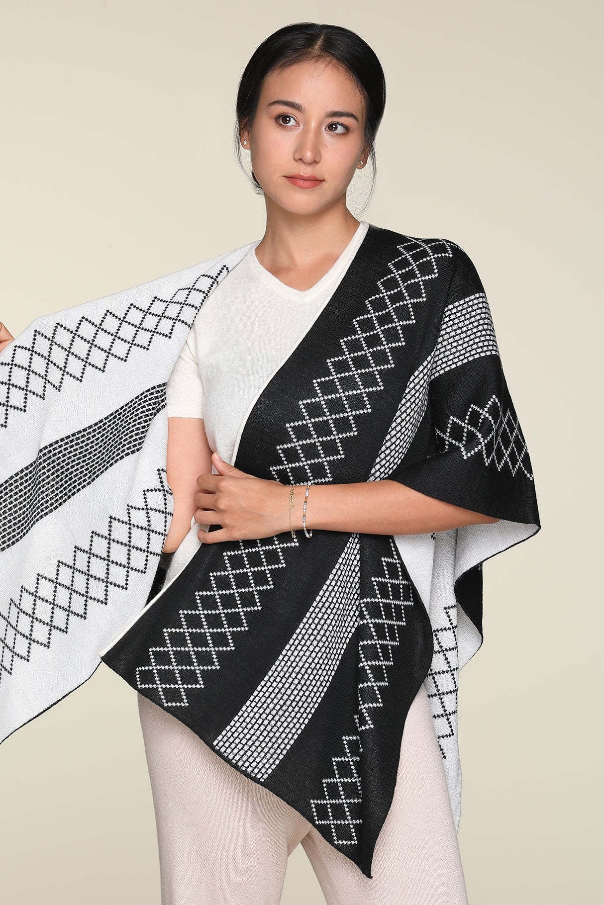 Baby Alpaca Cape | Viñas