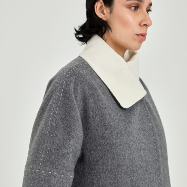Handcrafted short-sleeve charcoal coat - Image 5