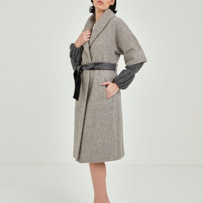 Handcrafted short-sleeve tweed coat - Image 2