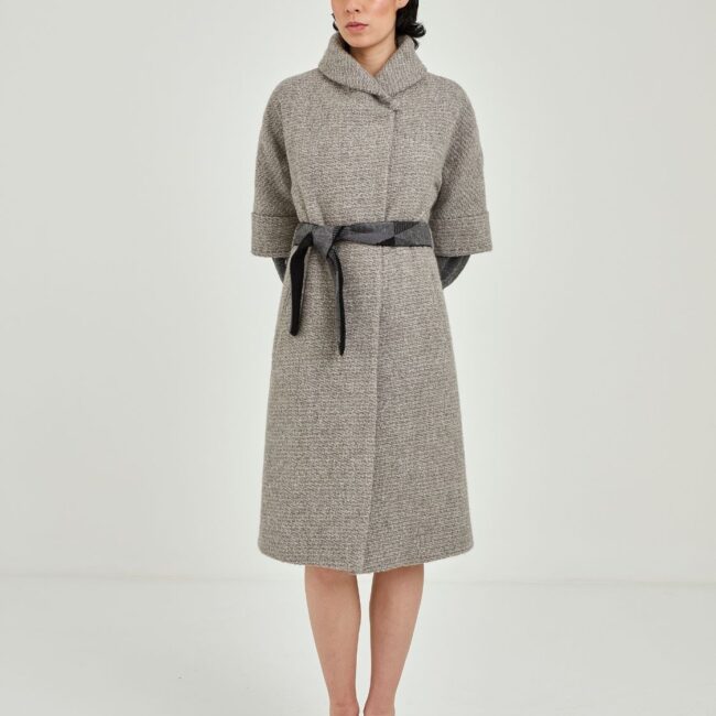 Handcrafted short-sleeve tweed coat - Image 4