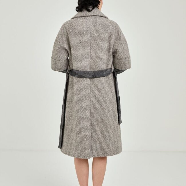 Handcrafted short-sleeve tweed coat - Image 5