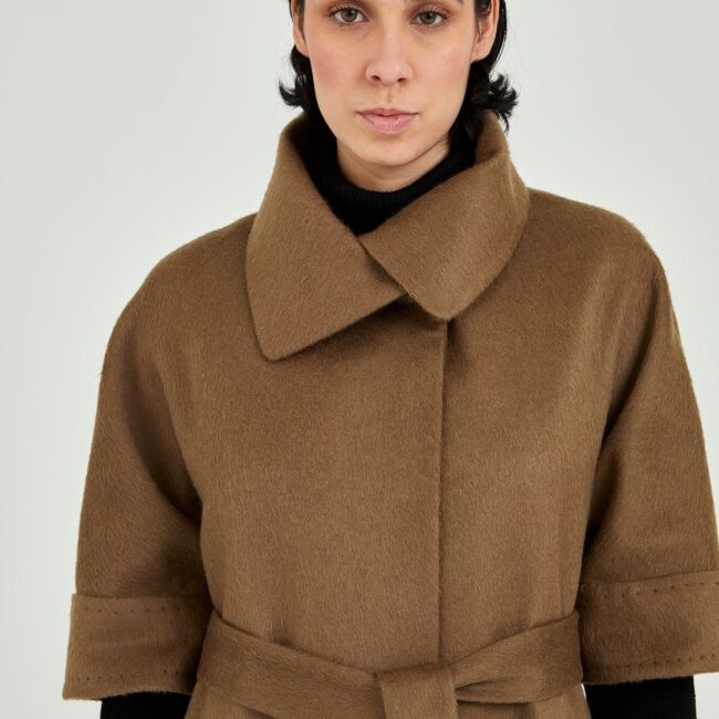 Handcrafted short-sleeve vicuña coat - Image 3