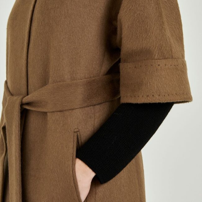 Handcrafted short-sleeve vicuña coat - Image 5