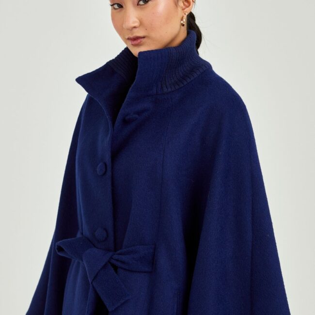 Knitted-collar blue alpaca cape - Image 5