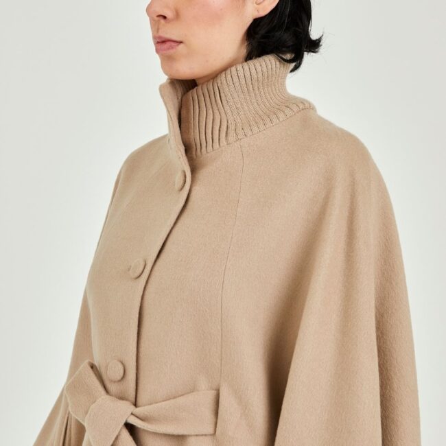 Knitted-collar beige alpaca cape - Image 3