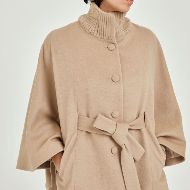 Knitted-collar beige alpaca cape - Image 4