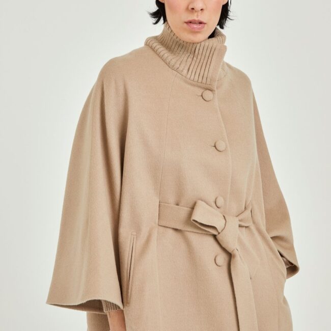Knitted-collar beige alpaca cape - Image 5